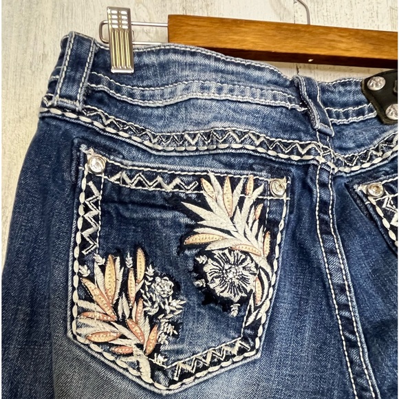 Miss Me Women's Signature Boot Floral Embroidred Jeans Blue White Size 30 - Picture 4 of 16